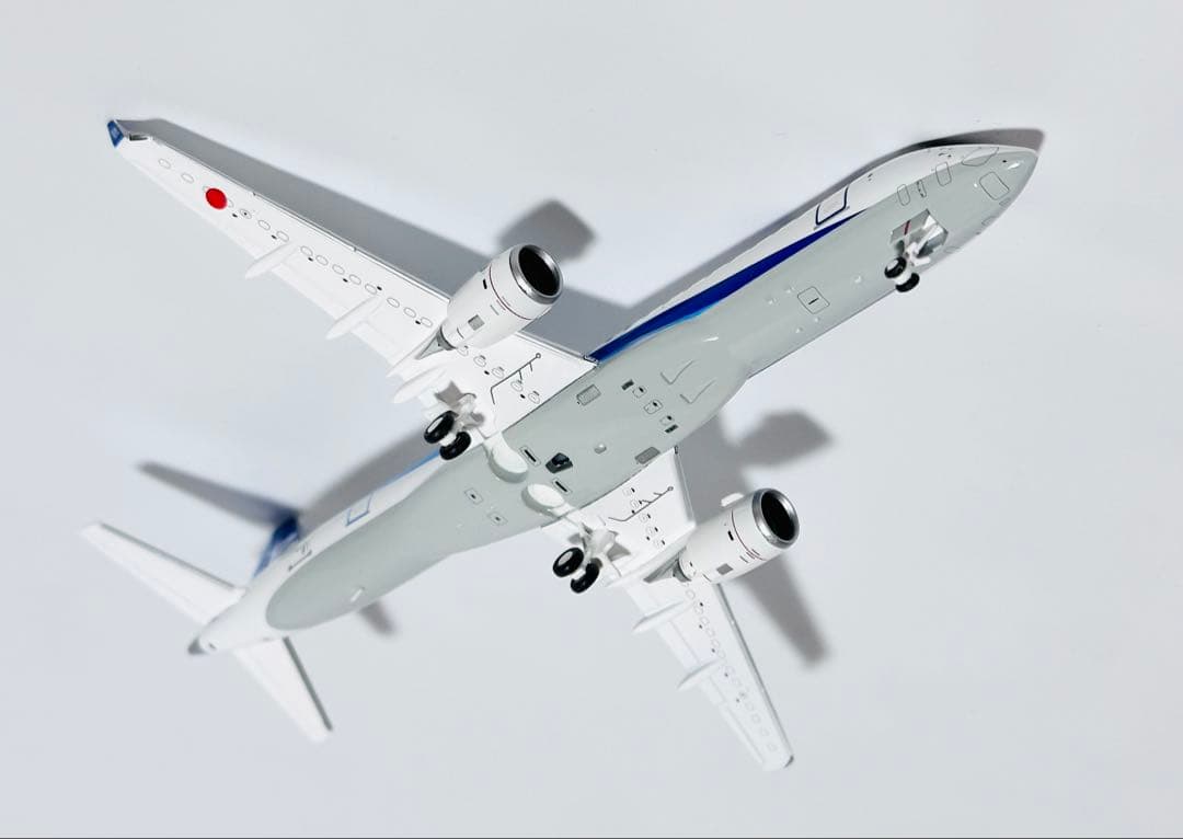 全日空商事 1/200 ANA MRJ90 滑走路パネル付き MR29008
