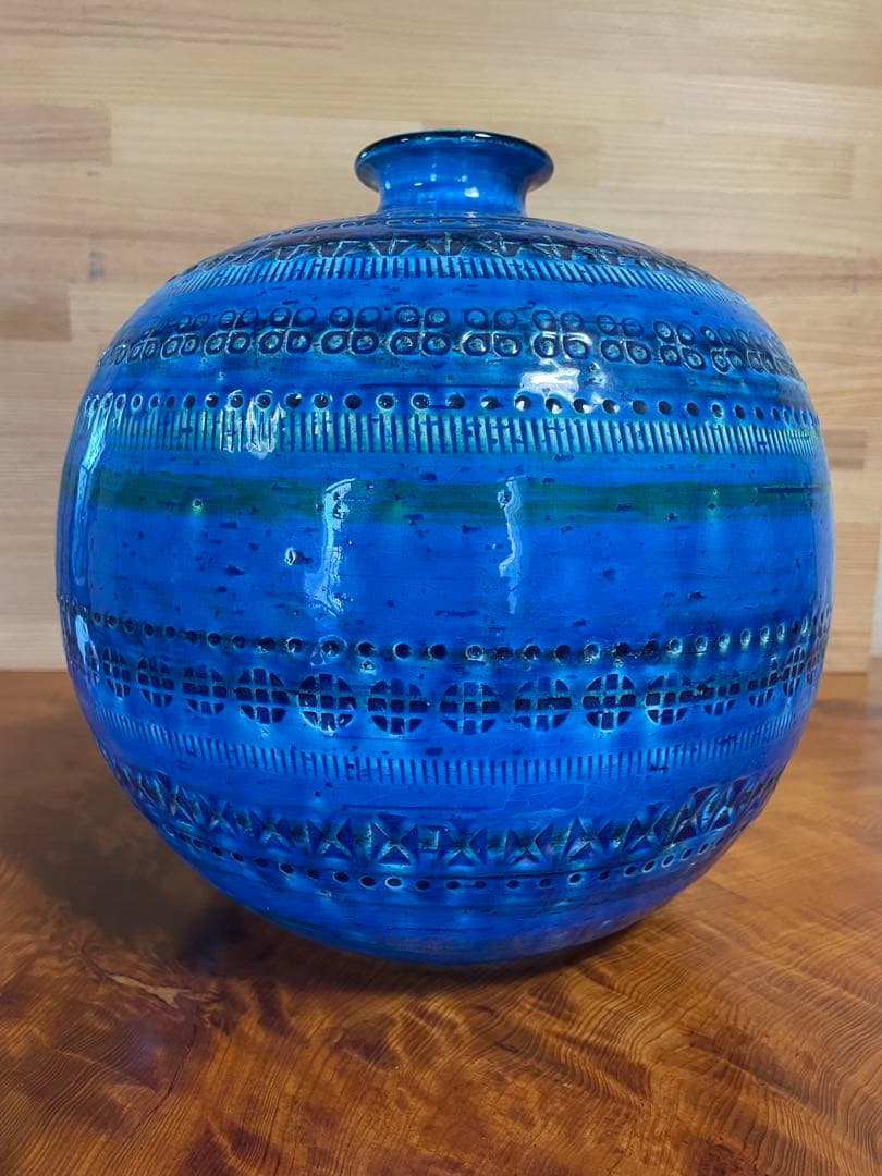 FLAVIA 青い陶器の花瓶