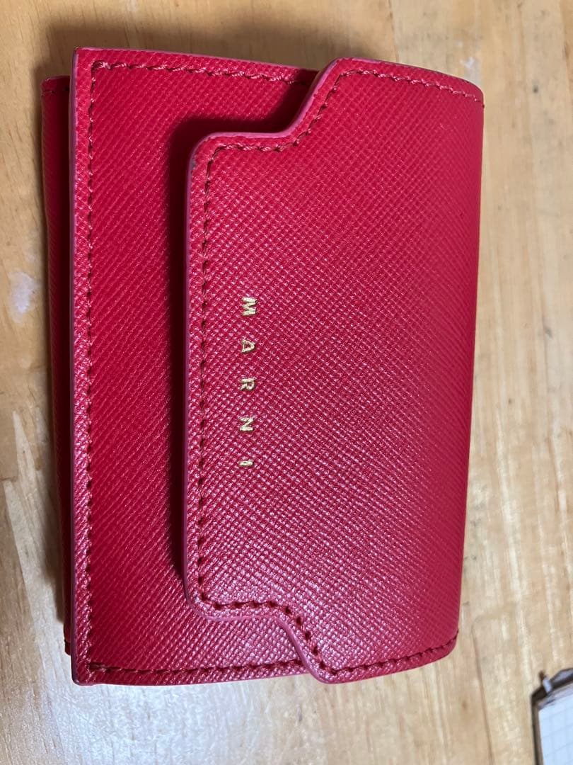 O*s様 MARNI レッド 三つ折り財布　ピンク