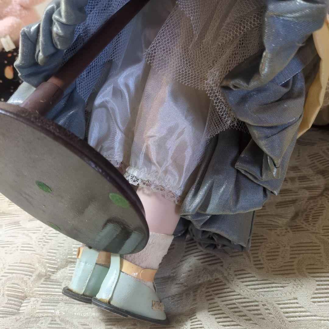 レース装飾のドール