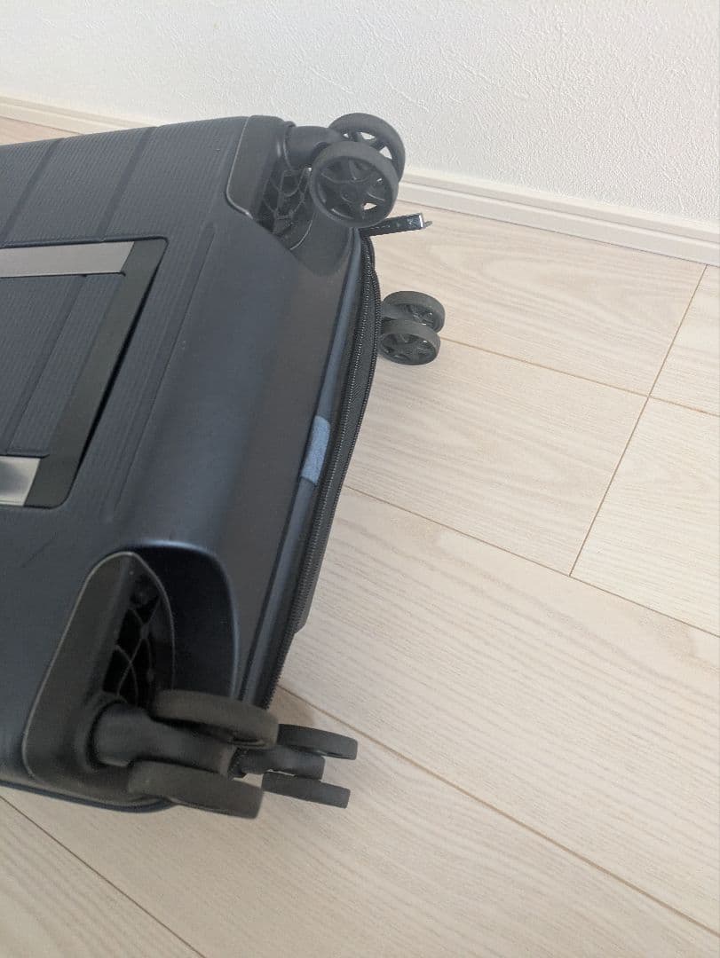 Samsonite ネイビー キャリーケース TSAロック付き