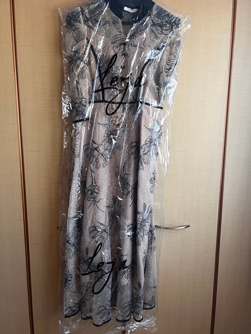 （R）Leja パイピングハイネック花柄ラメレースワンピースドレス S