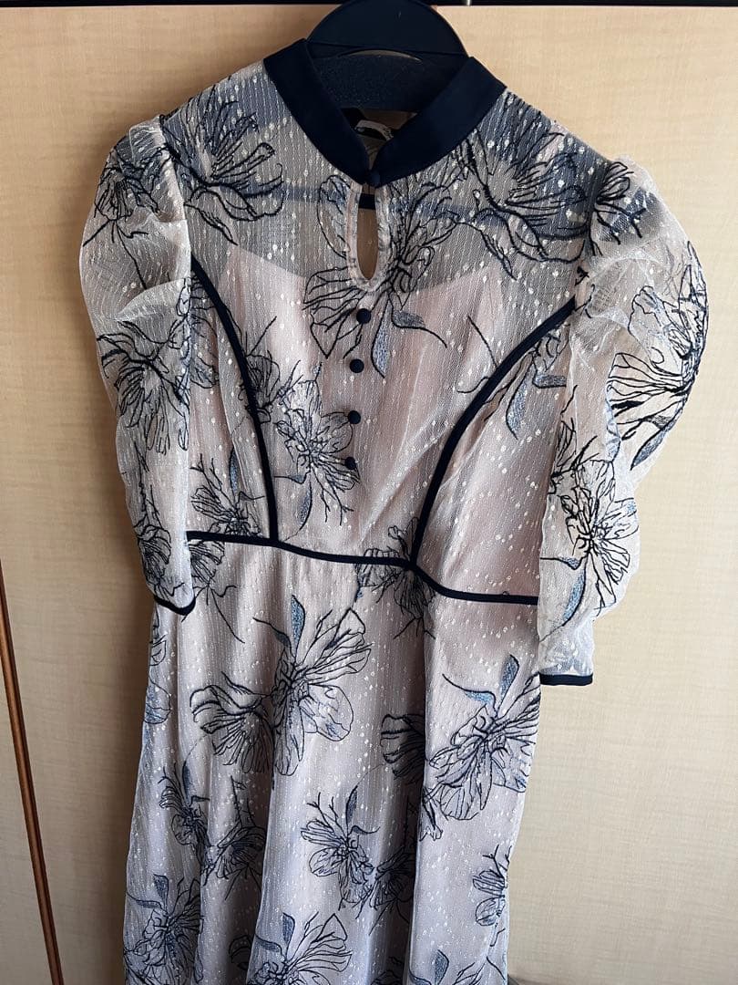 （R）Leja パイピングハイネック花柄ラメレースワンピースドレス S