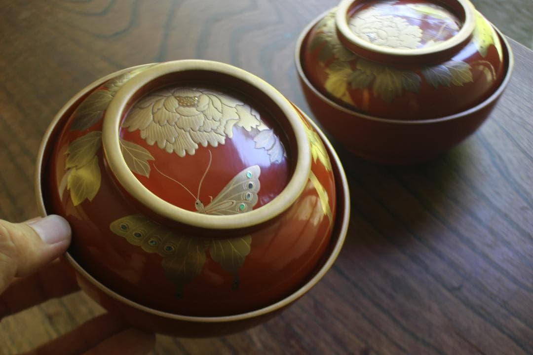 時代逸品！時代金縁朱漆に極上牡丹蝶螺鈿蒔絵の映えるお椀2点（検輪島塗蒔絵椀雑煮椀