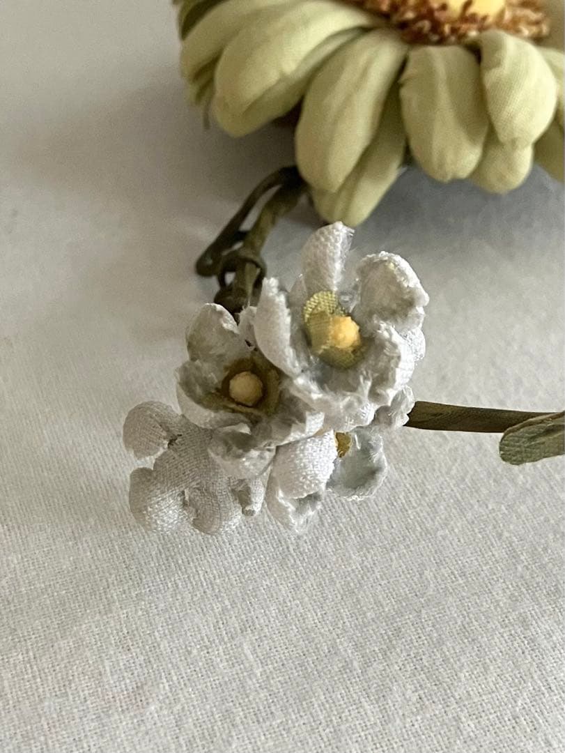 美品 kanekoisao カネコイサオ お花 コサージュ 雛菊 ヒナギク 2個