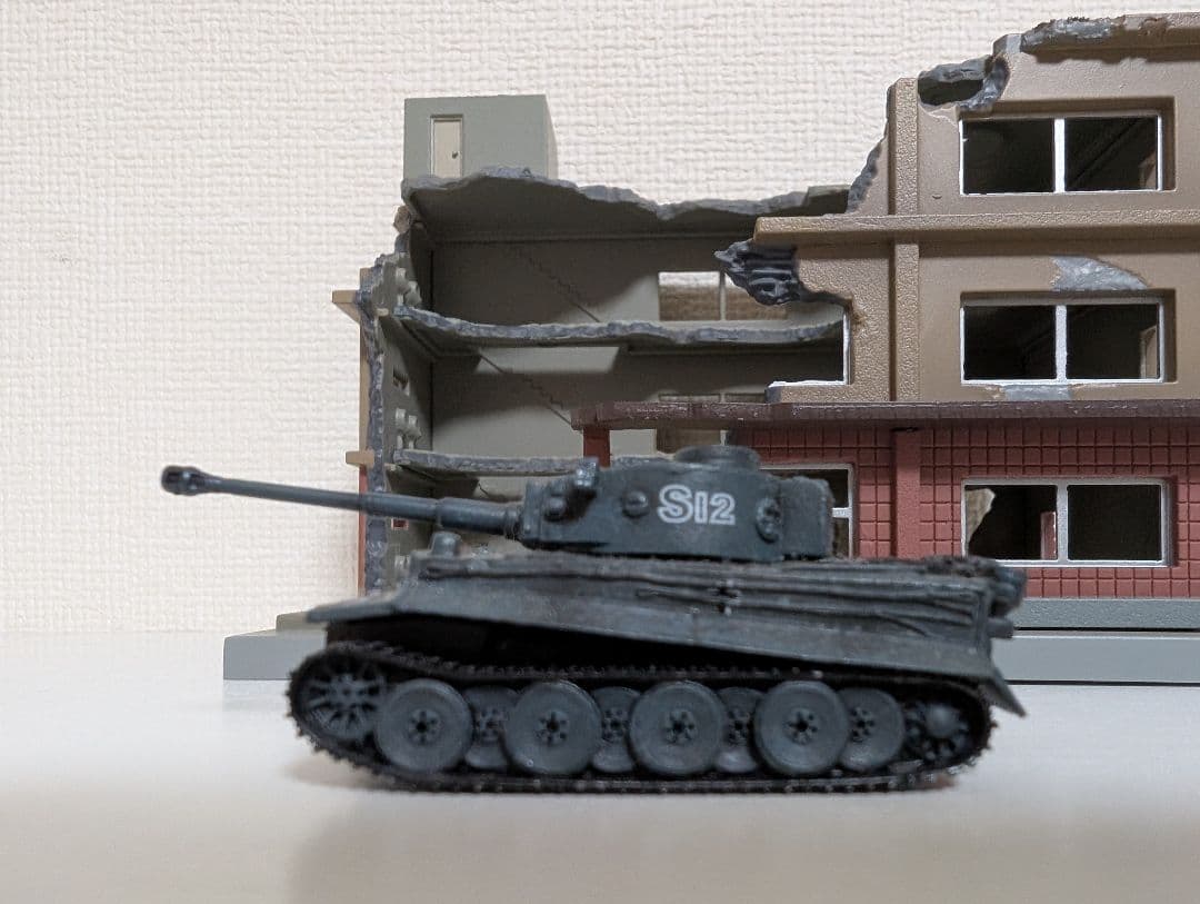 1/144　タイガーⅠ + 廃墟ビル