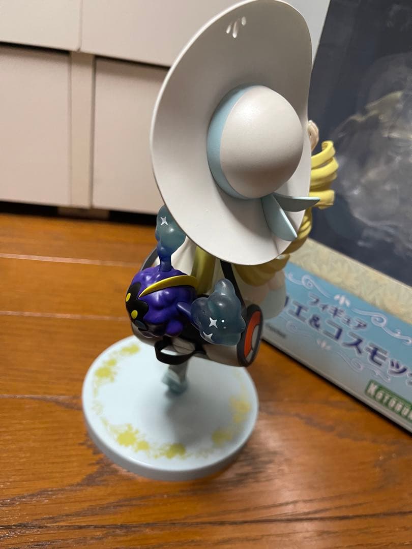 リーリエ&コスモッグ フィギュア　コトブキヤ