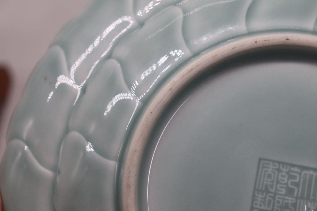 中国　青磁　蓮心模様花口大皿　大清乾隆年製銘　送料込み250802