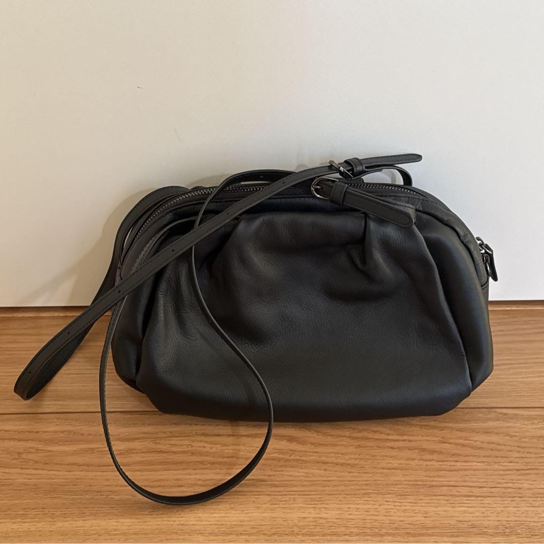 イアパピヨネ　コロンボストンバッグ　ブラック　牛革　黒