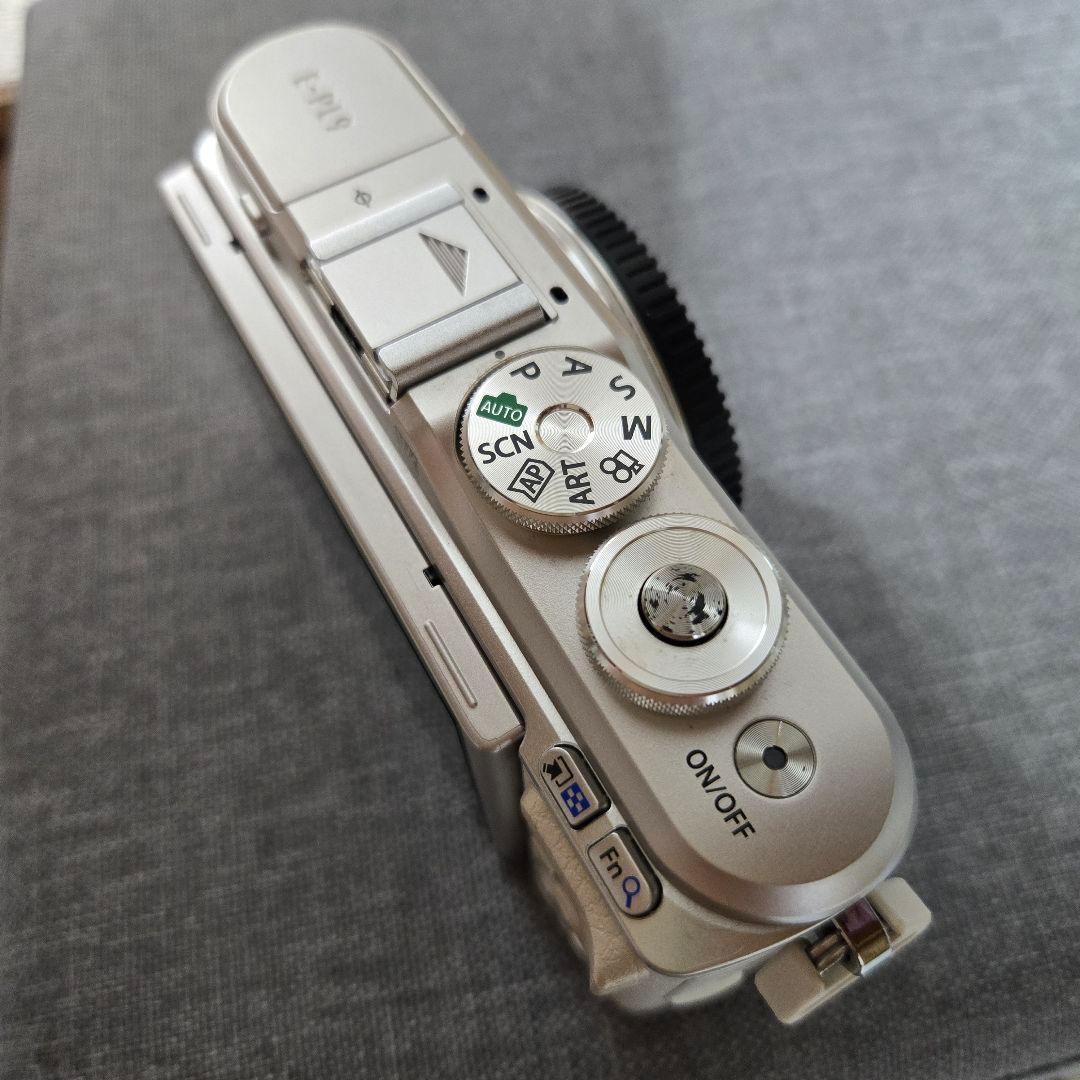OLYMPUS PEN E-PL9ホワイト ミラーレスカメラ