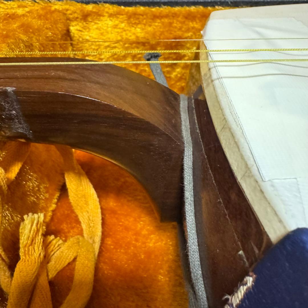 三味線　紫壇　中棹　丸打ち胴　破れ有り　本体ケース　2点セット