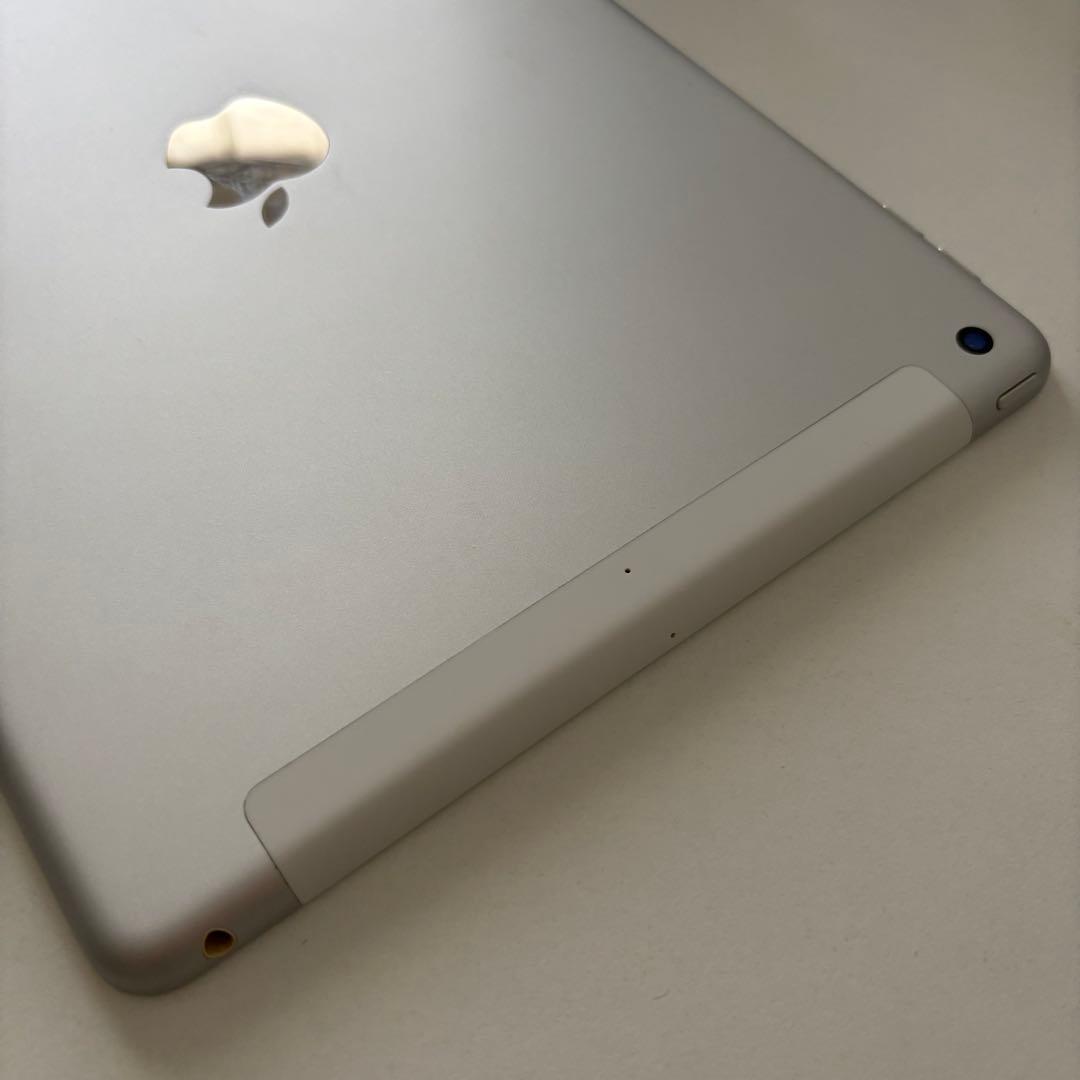 Apple iPad シルバー 第7世代　正規品　アイパッド　値下げしました！