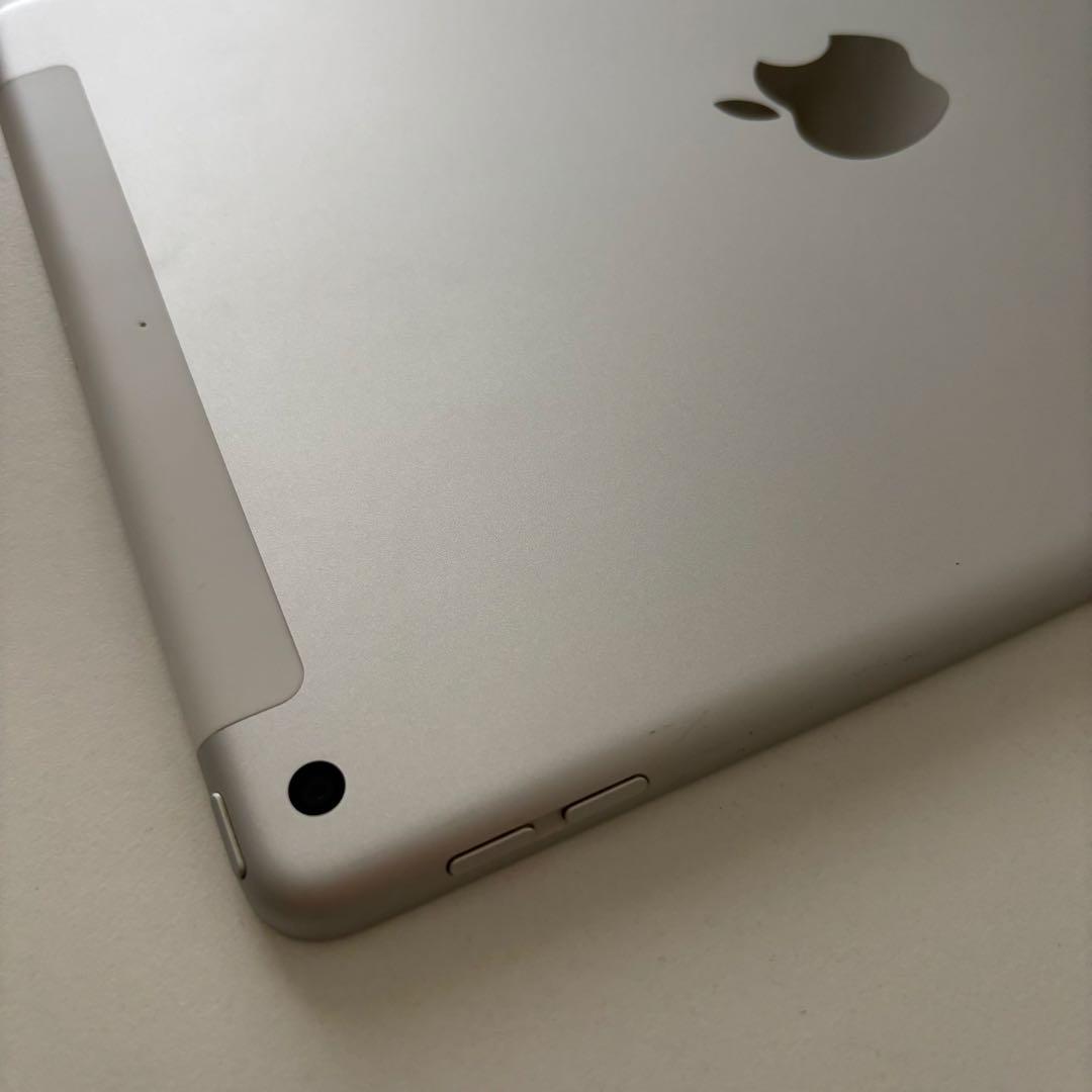 Apple iPad シルバー 第7世代　正規品　アイパッド　値下げしました！