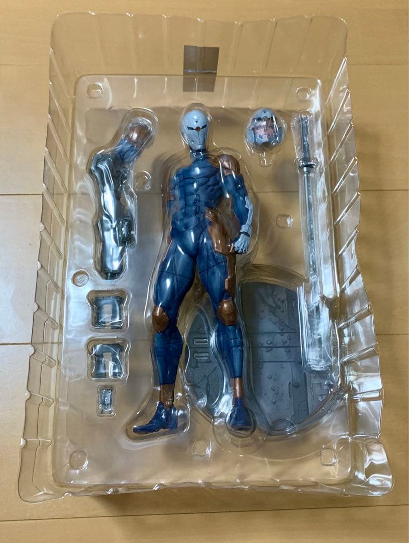 GECCO l Gear Solid サイボーグ忍者 1/6 スタチュー