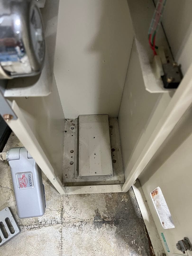 両替機 防犯カバー タナロック付