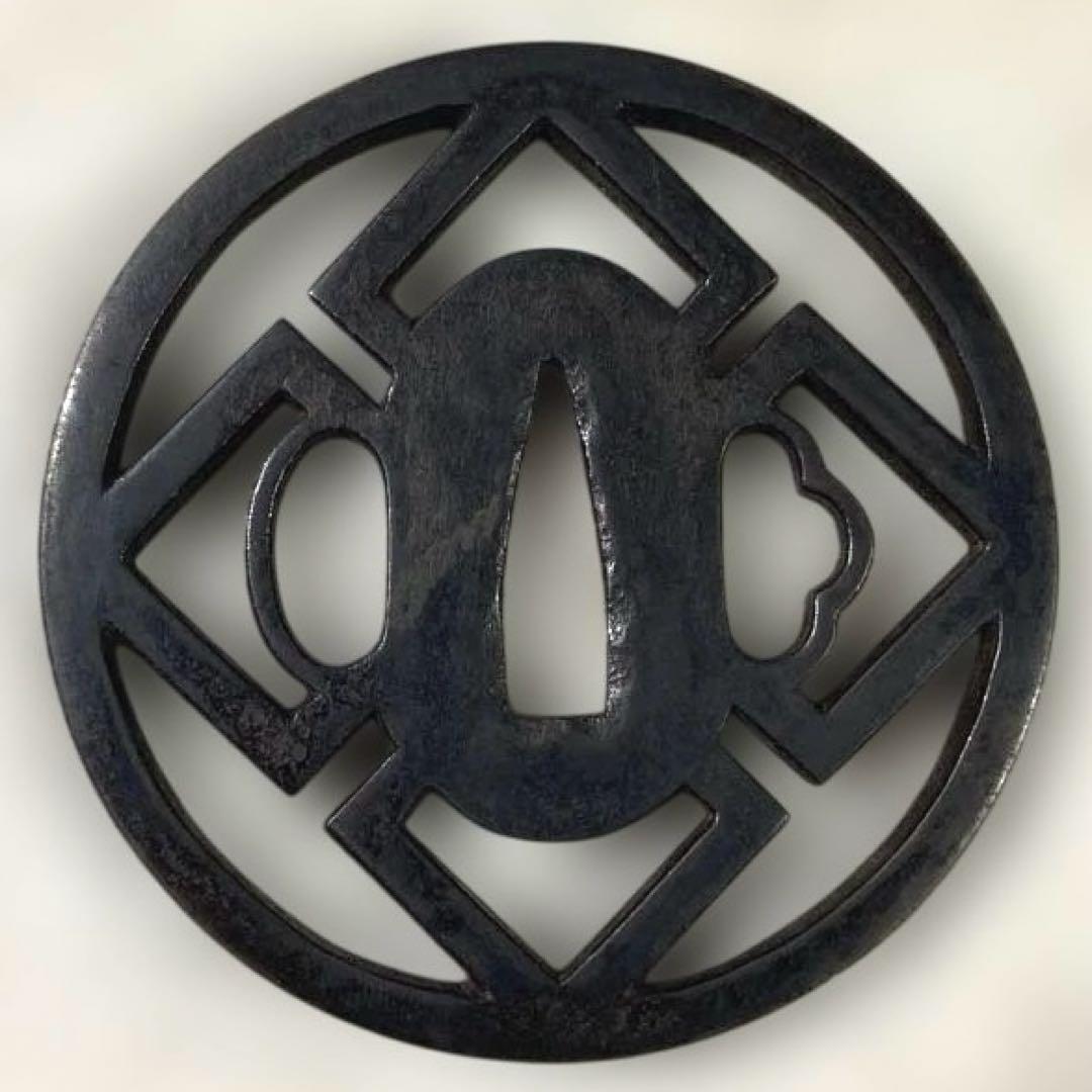 B-62 鍔　鉄地　武具　刀装具　日本　骨董品　時代物　美術品　工芸品