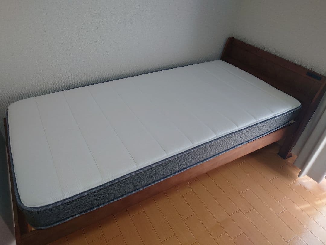 ニトリ　木製シングルベッドフレーム＋マットレス
