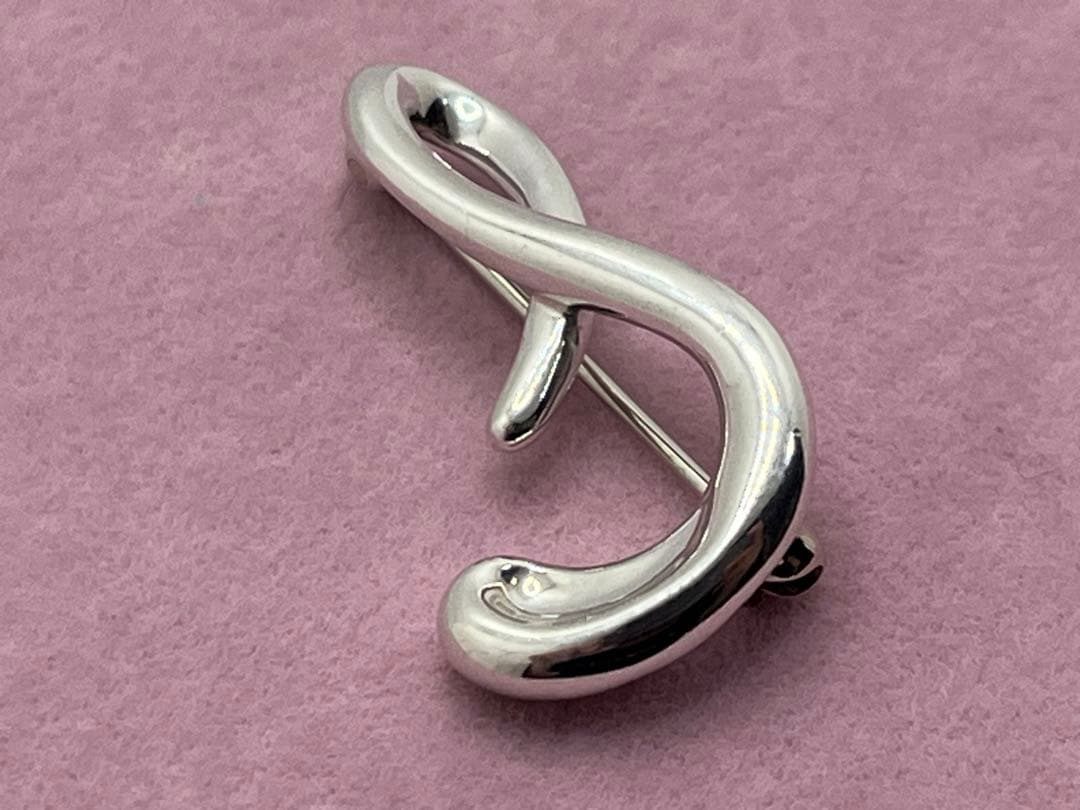 h146 希少　美品　ティファニー　アルファベット「S」イニシャル「s」ブローチ
