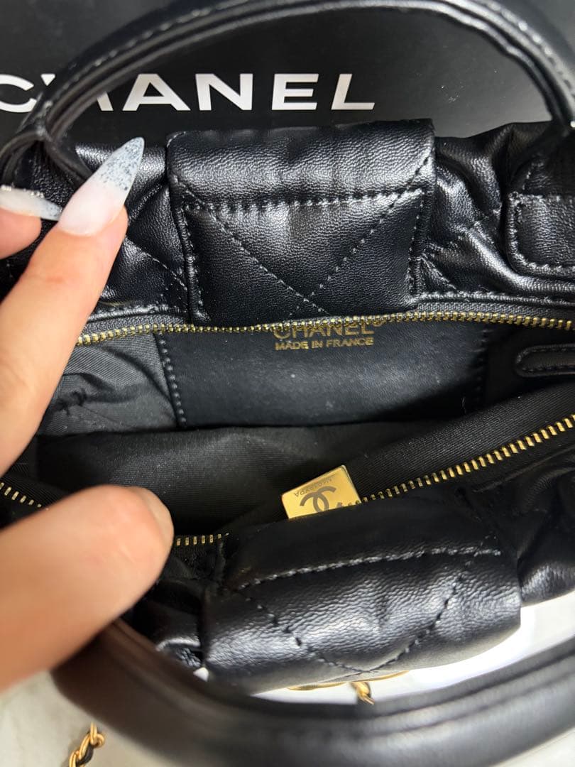 CHANEL ブラック ショルダーバッグ早く売りたいので即購入の方値段希望○