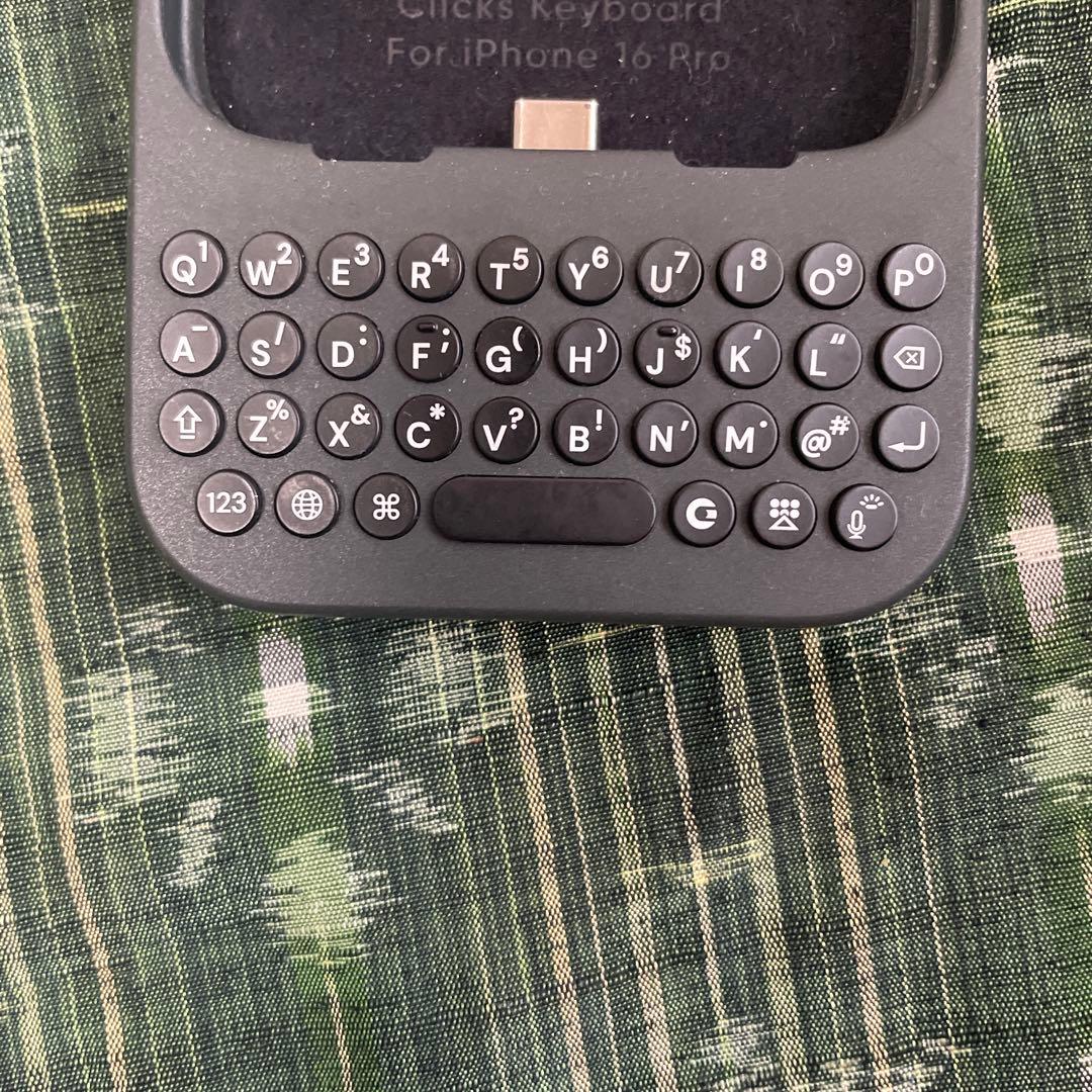 Clicks キーボード付き iPhone16Pro用ケース