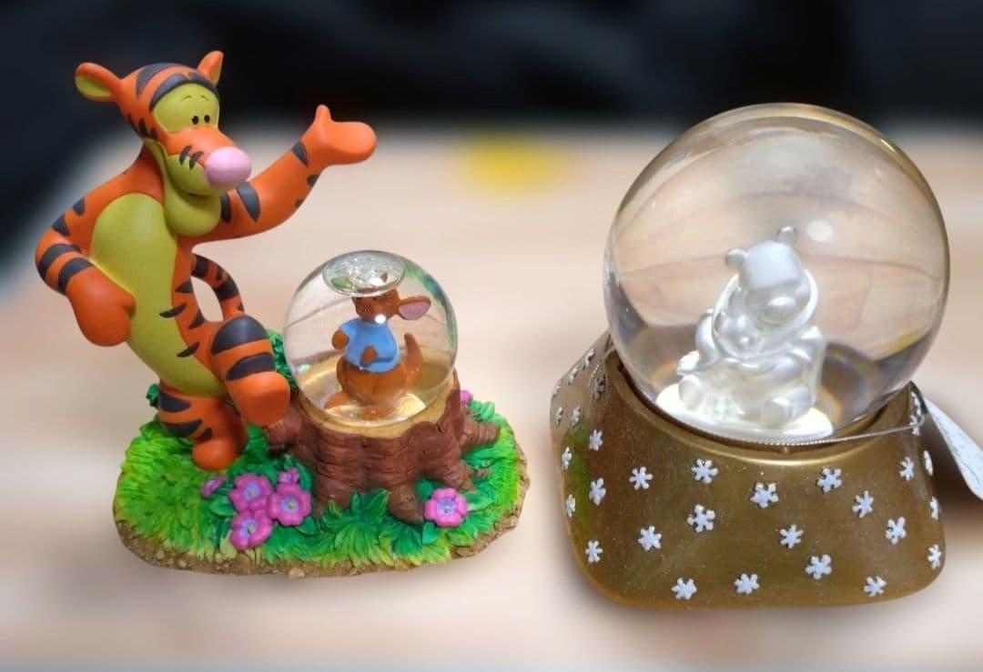 ディズニー くまのプーさん　光るガラスドーム　ティガー&ルー　スノードーム　2点