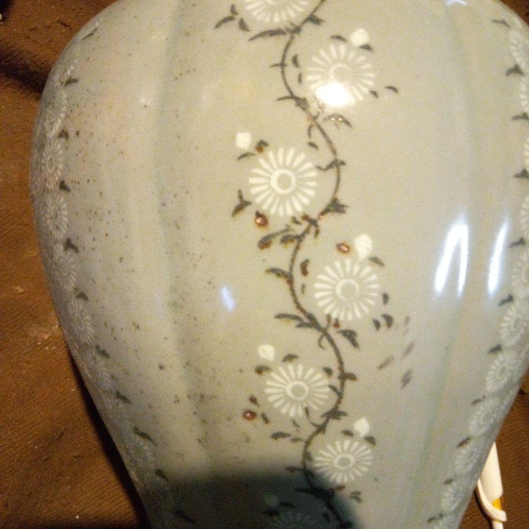 高麗青磁　灰色の花模様陶器壺