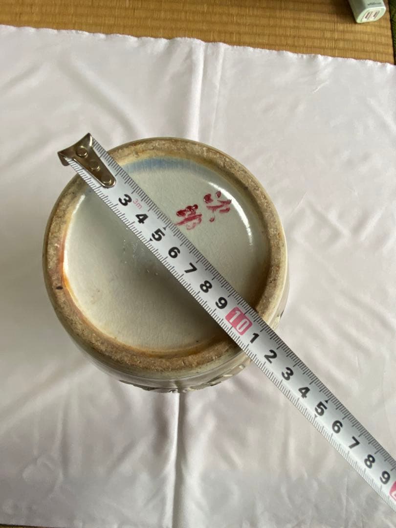 沖縄ご出身で人間国宝と認定されている金城次郎作成の壺