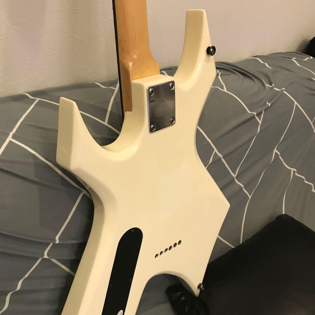 BC Rich ワーロック エレキギター 白