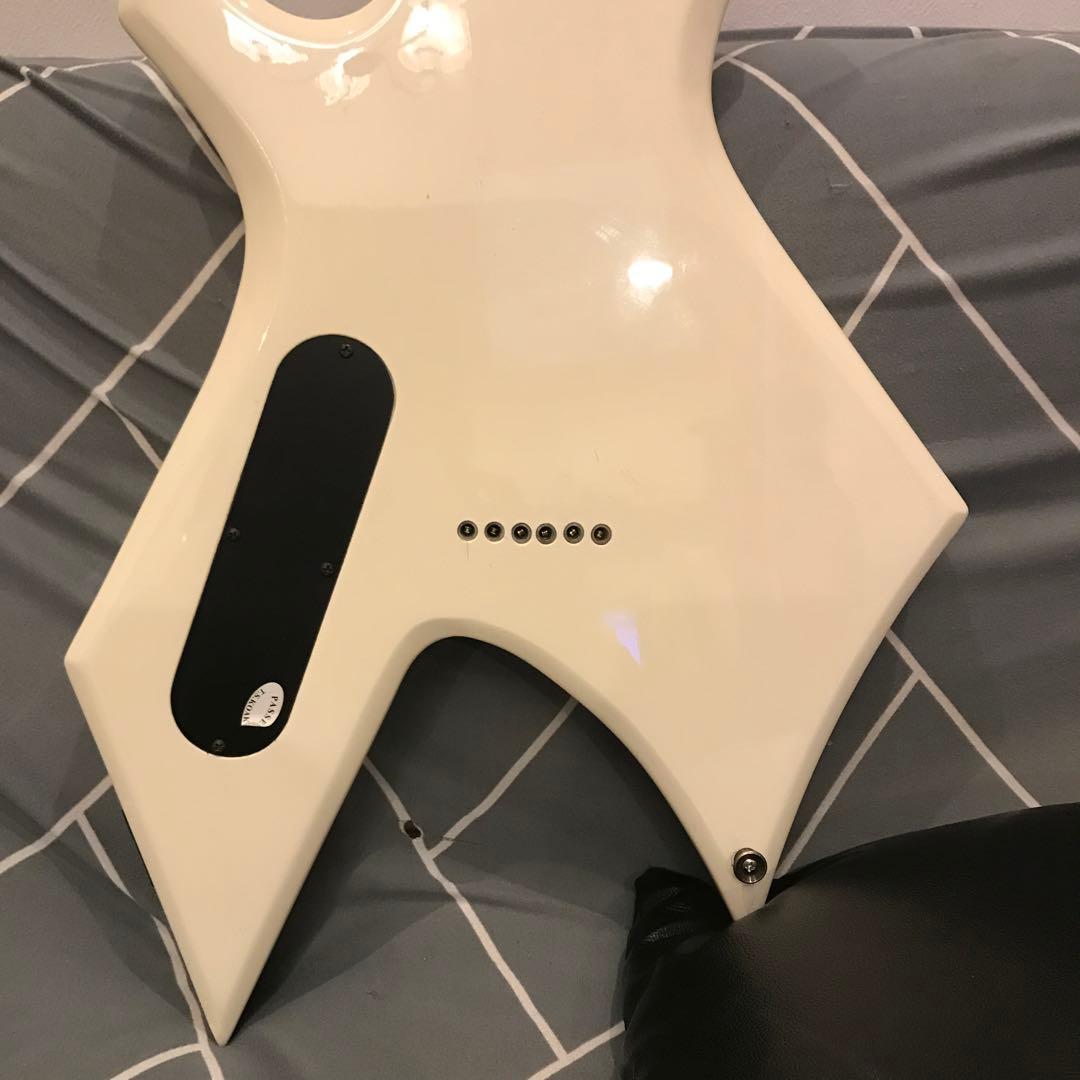 BC Rich ワーロック エレキギター 白