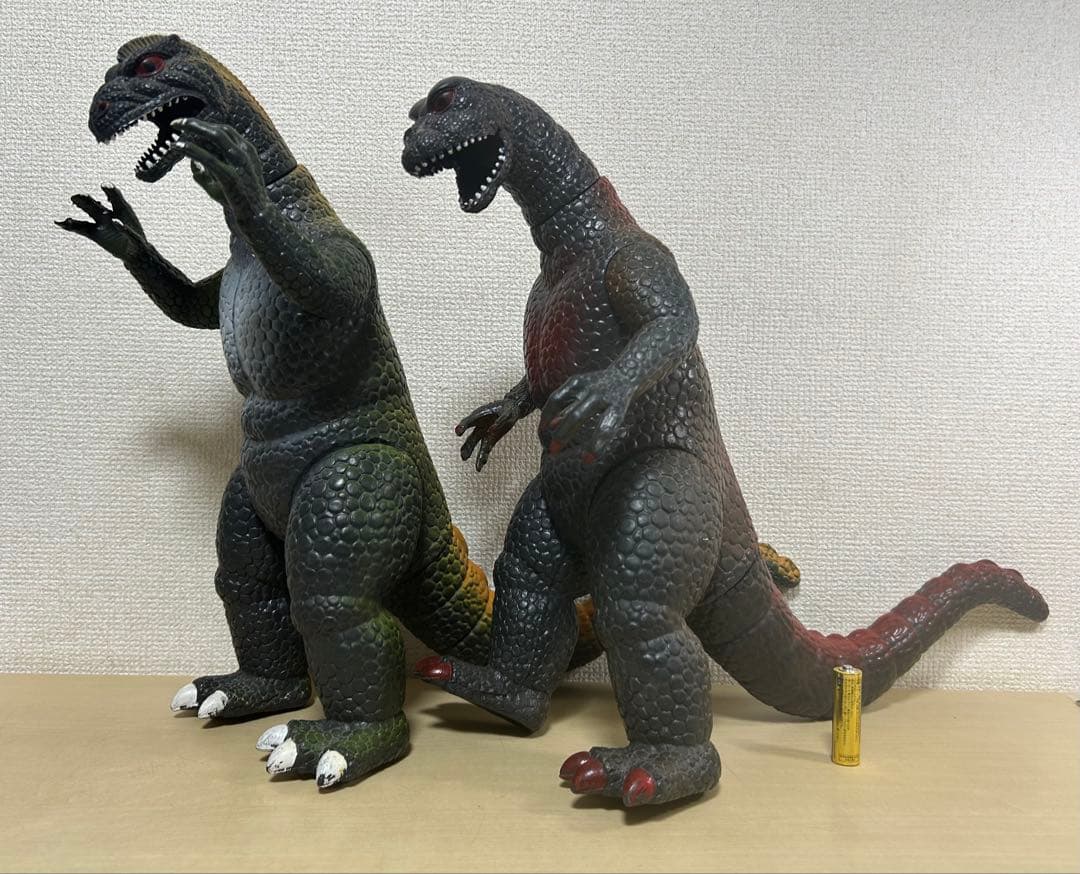怪獣フィギュア　マイナーソフビ人形　ゴジラ風　2体　レア