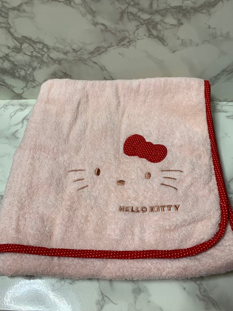 Sanrio Hello kitty バスタオル　水玉リボンキティ