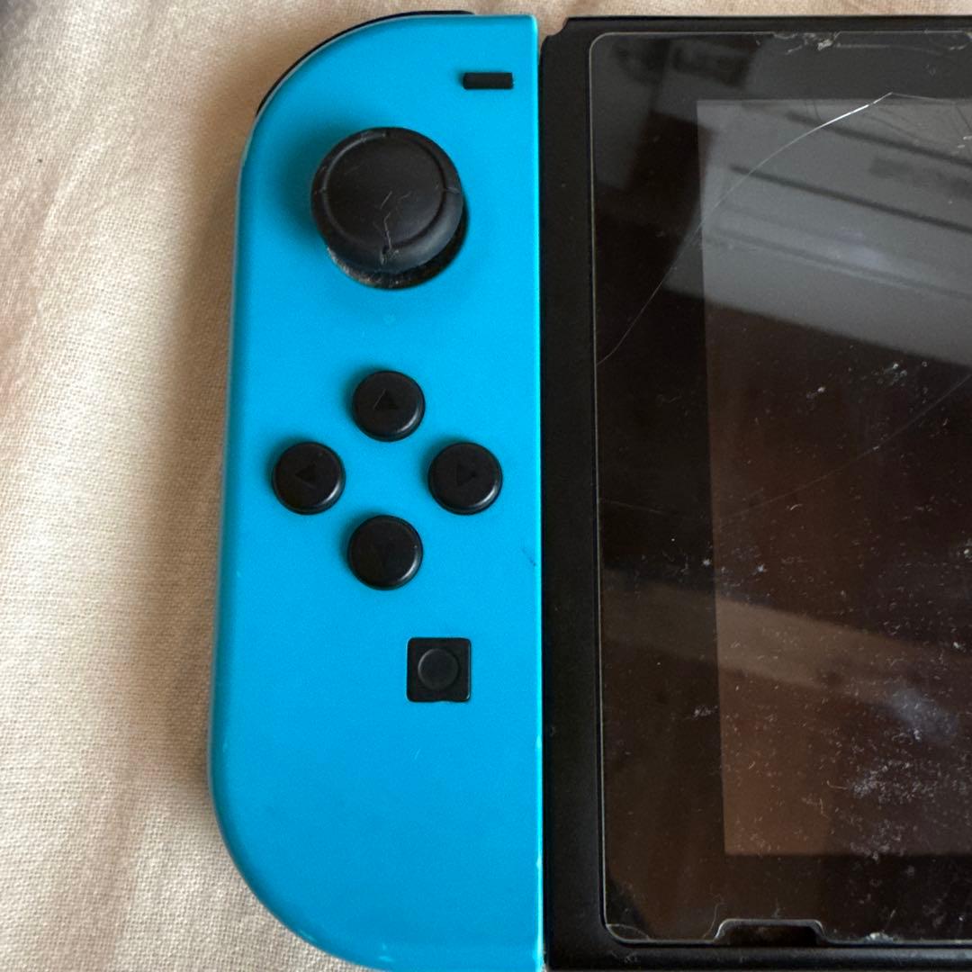 d*7様 Nintendo Switch 本体 ひび割れあり