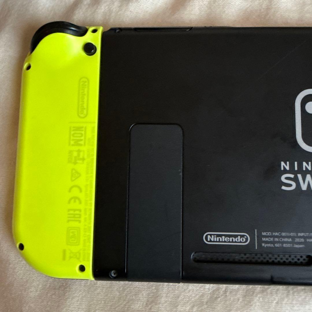 d*7様 Nintendo Switch 本体 ひび割れあり