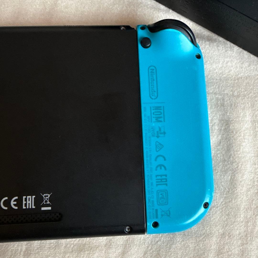 d*7様 Nintendo Switch 本体 ひび割れあり