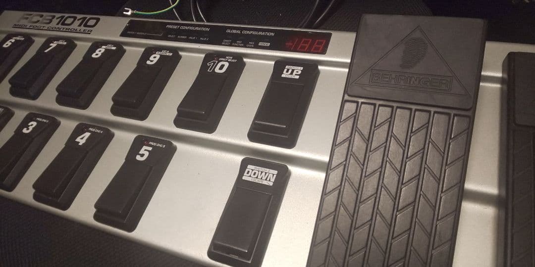 behringer (ベリンガー)FCB1010 MIDIフットコントローラー