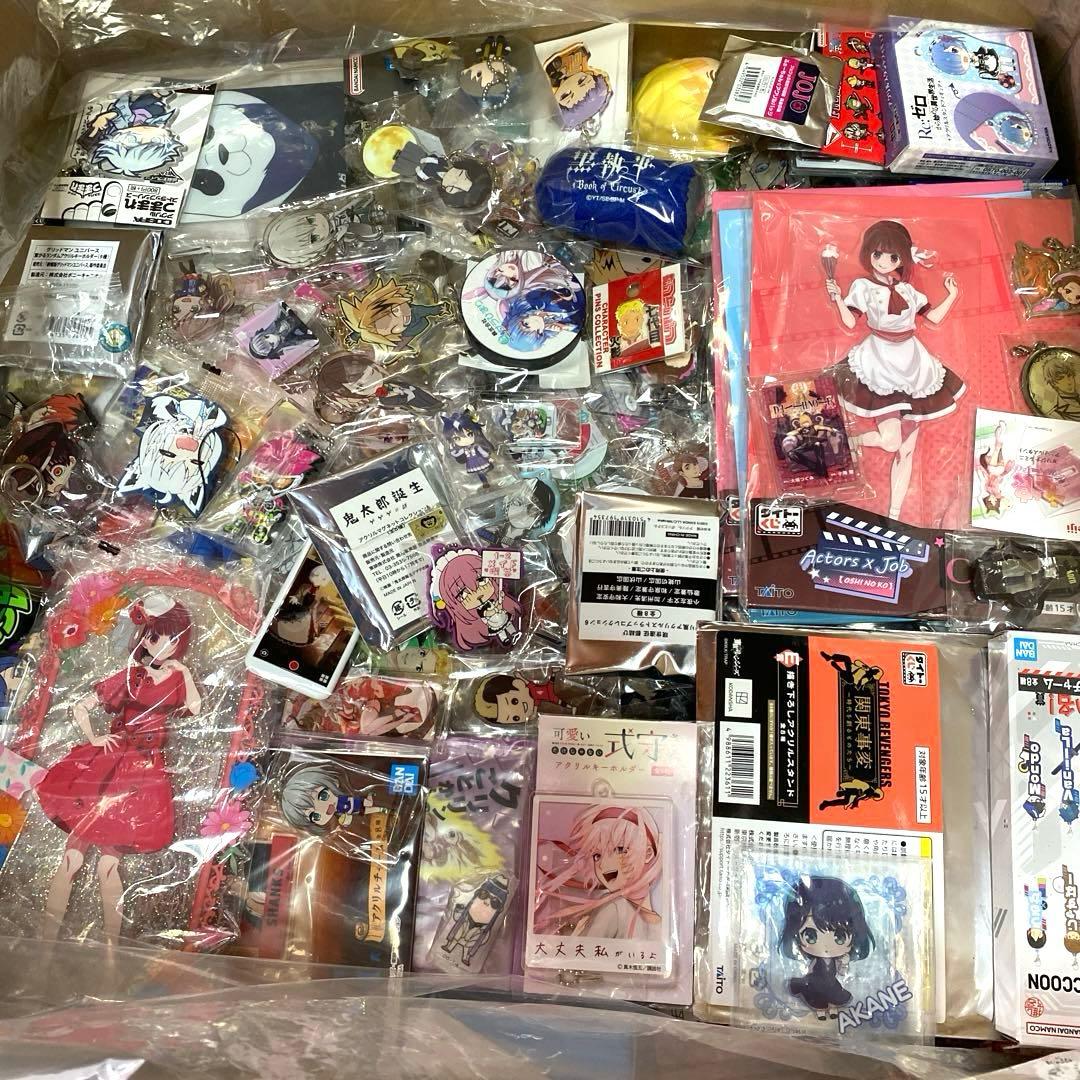 アニメキャラクターグッズ まとめ売り 缶バッジ アクスタ ラバスト 美少女