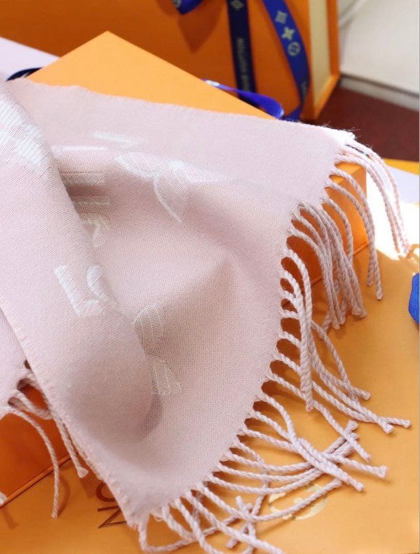 Louis Vuitton マフラー ・LV エセンシャル シャイン