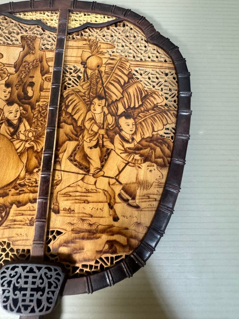 2268 中国美術 唐木造 白檀透彫刻 翡翠 軍配型硯屏 団扇　唐物　時代物