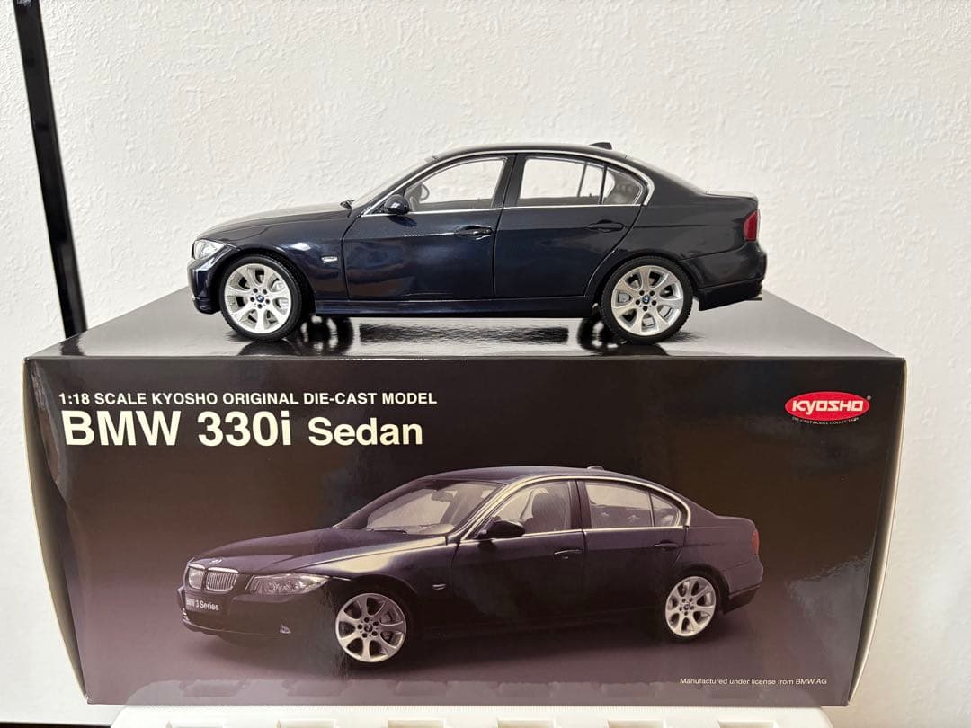 Kyosho BMW 330i Sedan 1:18 ダイキャスト