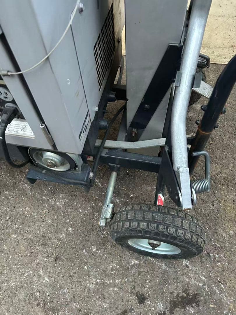 IDG3100M ディーゼル発電機　投光器付き動画あり （B873)