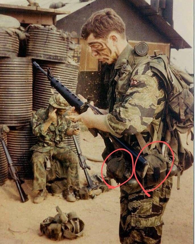 アメリカ軍実物放出品　68年製 M16 20連マガジンポーチ（ナイロン製）