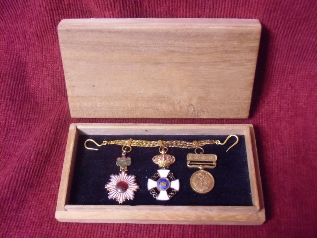 ●日本の勲章/日本軍/徽章＊夜会服/礼装用＊３連ミニチュアチェーン（実物）