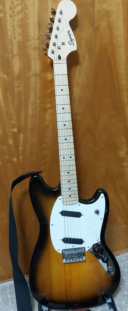 Squier Mustang エレキギター サンバースト、ロックペグ仕様
