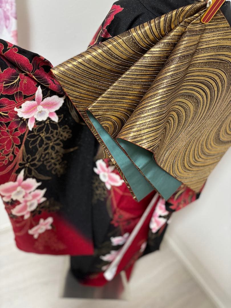 美品　正絹振袖フルセット　銀通し　黒地　花柄　鈴ガード付き　成人式