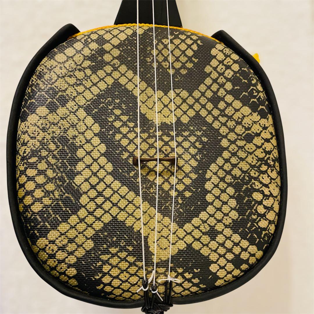 【美品】沖縄三線 人工皮革 蛇柄 胴巻き カラクイ全木　初心者向け