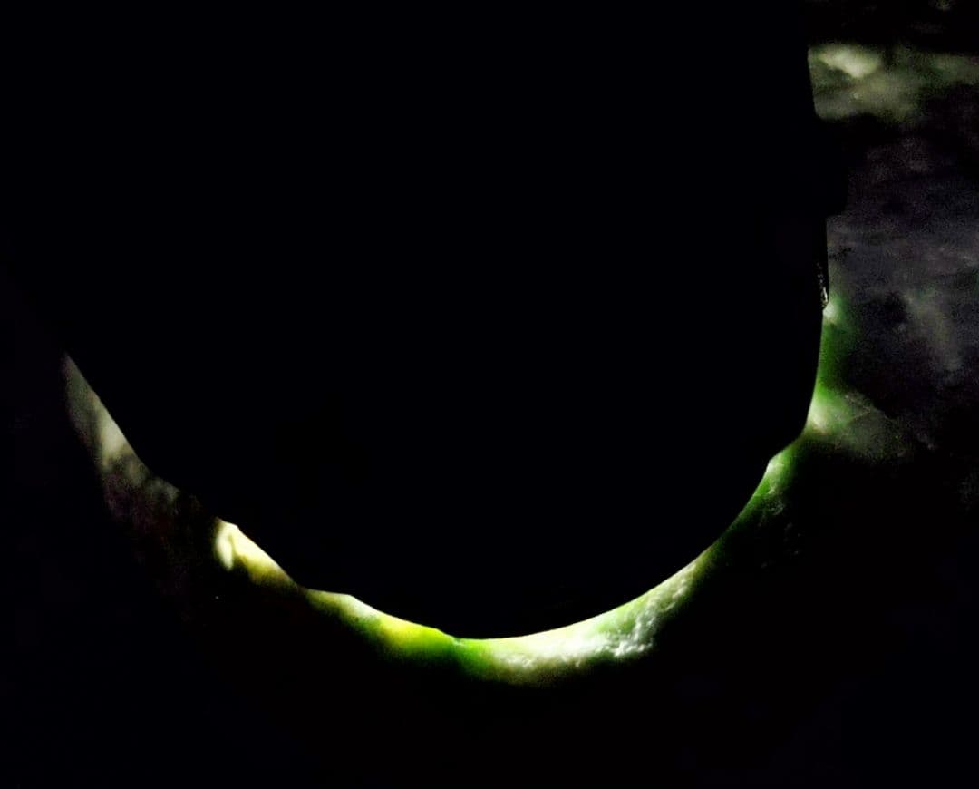 ★翡翠原石★糸魚川硬玉【大所川・転石・川ズレ・ウブ341ｇ】