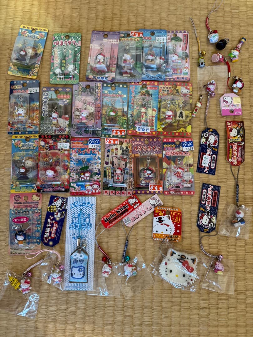 ハローキティ ご当地ストラップセット 根付 200個ぐらい 地域限定 その他