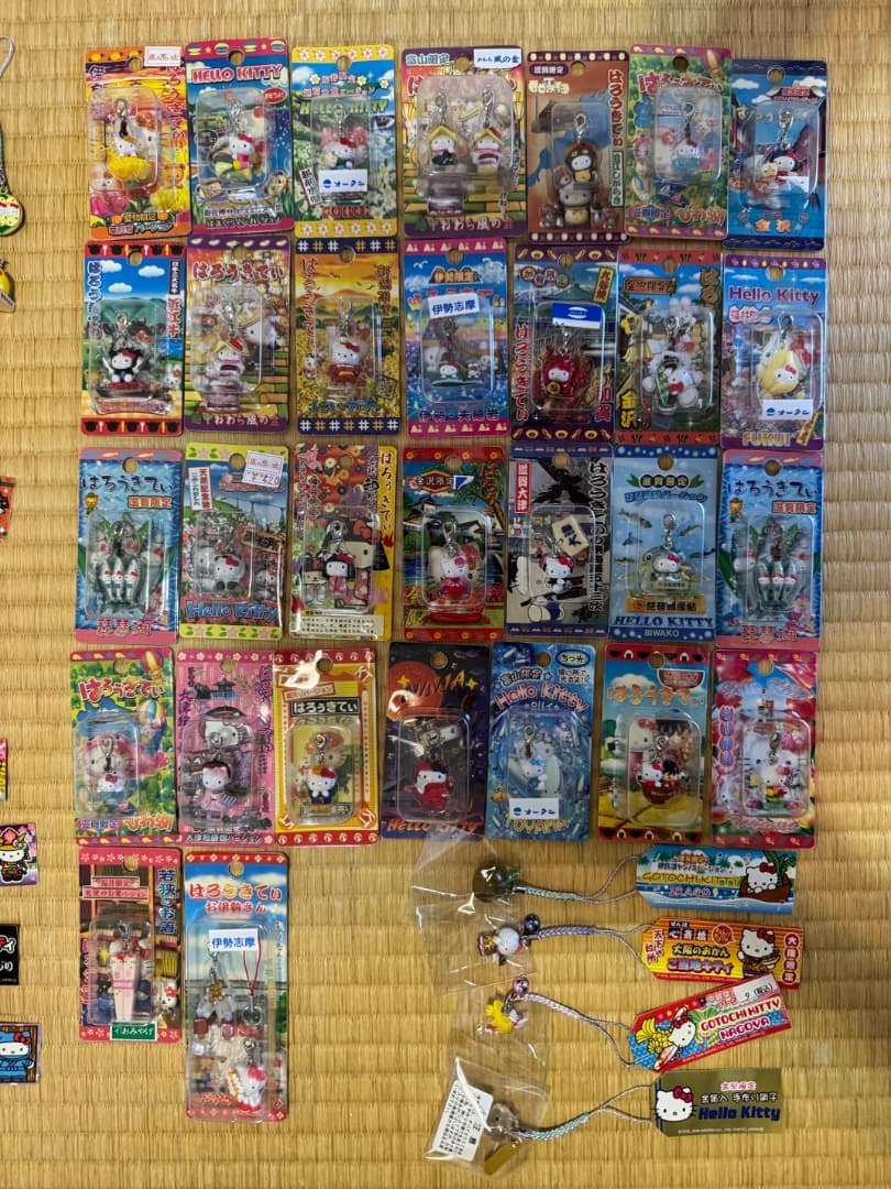 ハローキティ ご当地ストラップセット 根付 200個ぐらい 地域限定 その他