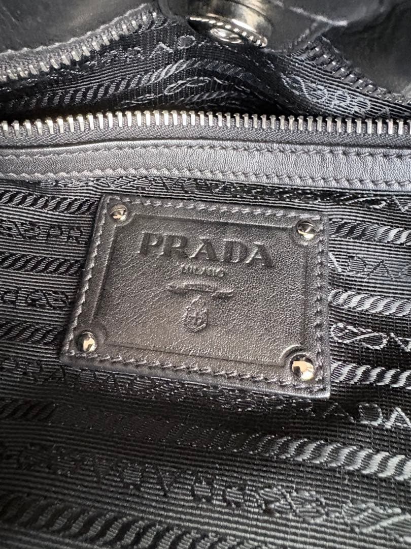 『美品』PRADA ブラック レザー ショルダーバッグ