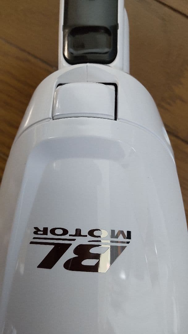 短期価格　マキタ充電式クリーナー CL282FDRFW 紙パック式